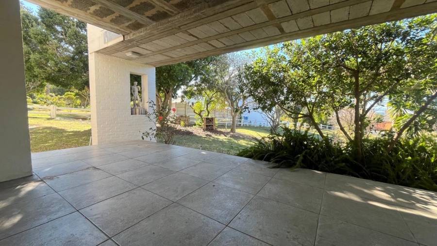 3 Bedroom Property for Sale in Wavecrest Eastern Cape